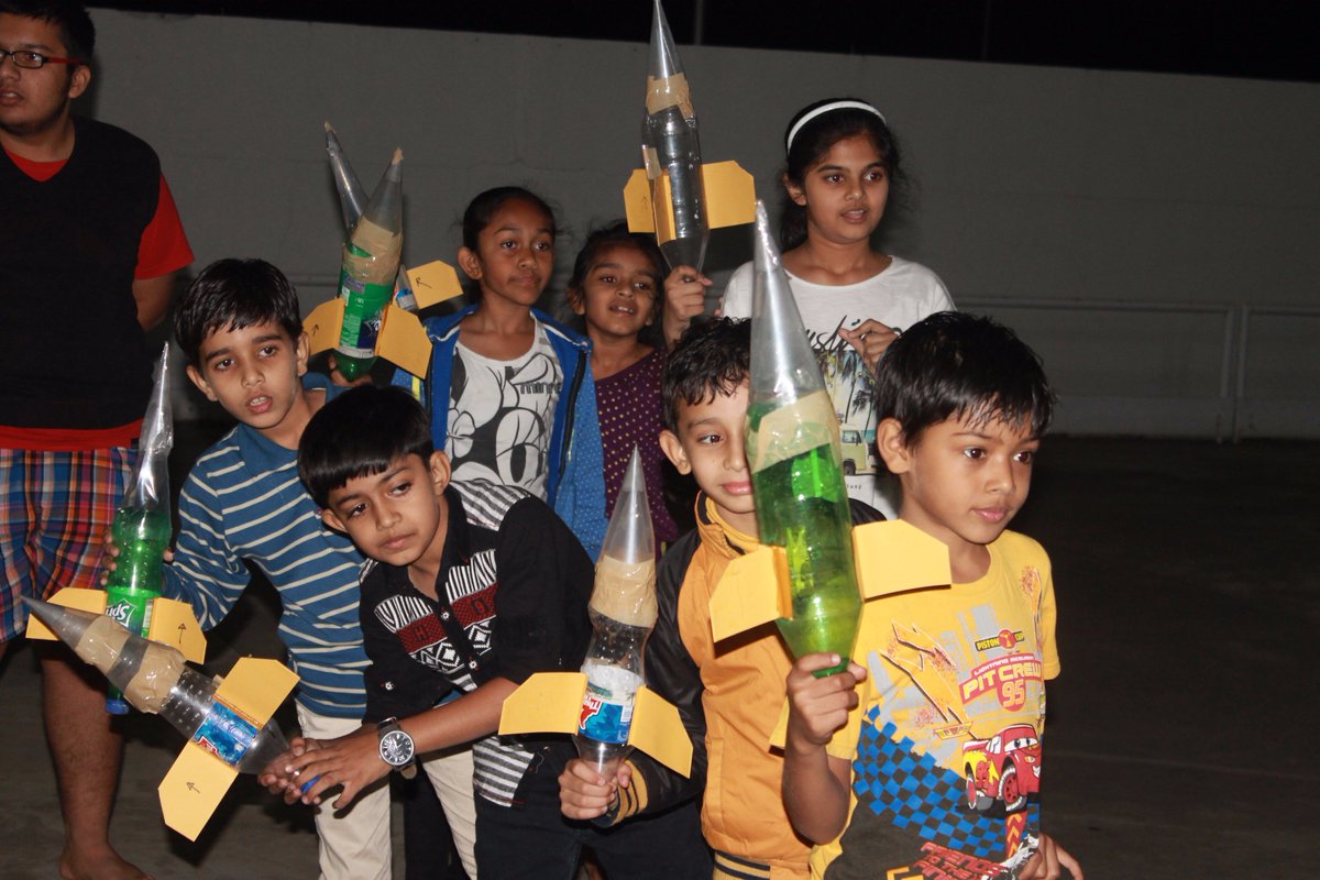 vascscisme's tweet photo. #RocketMaking #Astronight #Stargazing #StudentsexploringNightSky #InnovativeActivities #OracleSupport #OutreachProgramme #Bharuch #Valsad https://t.co/8Q3KgHWJSw