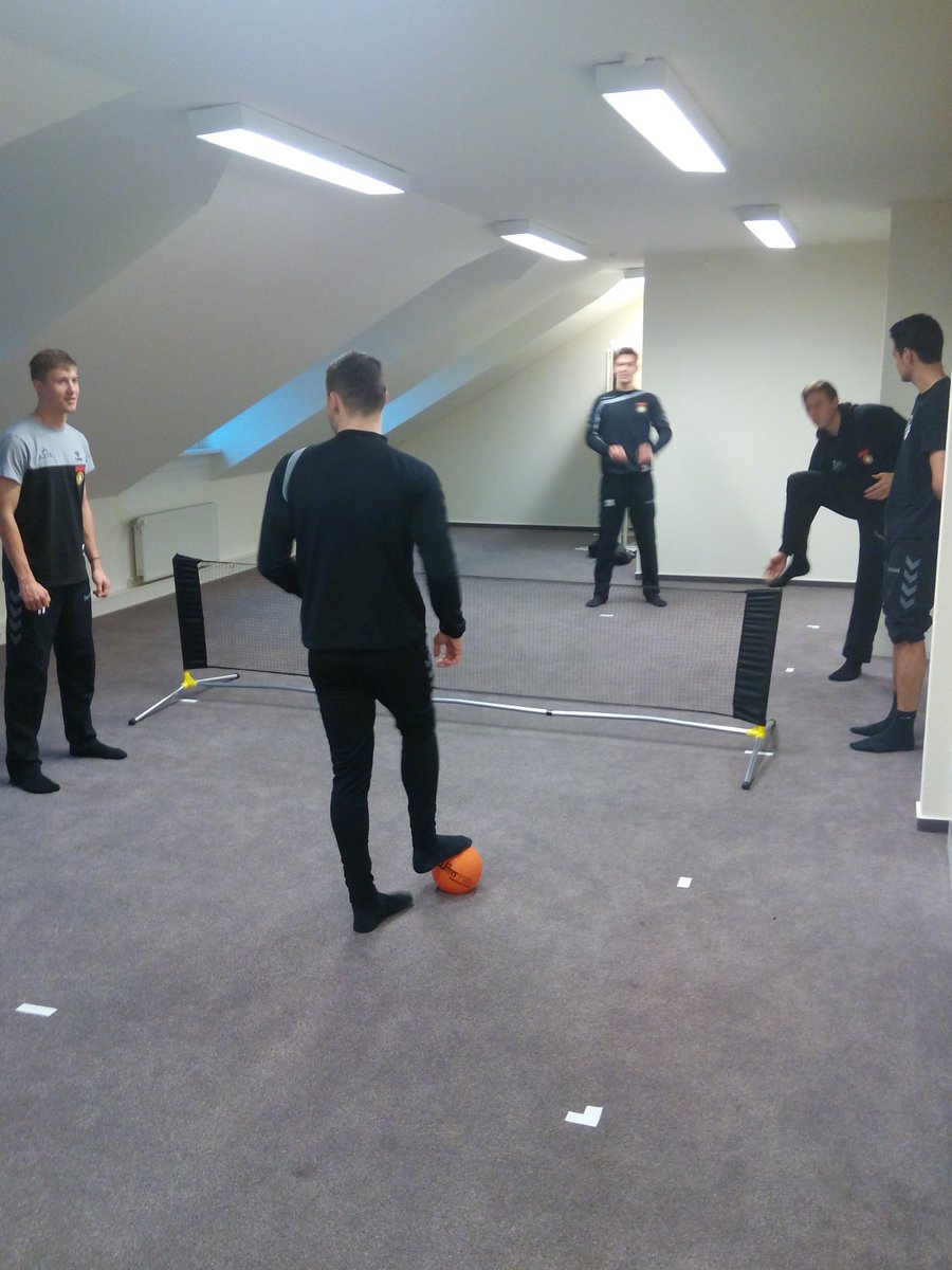 sgaspach's tweet photo. Kleine Warm Up-Runde mit Fußballtennis im Hotel. Unsere Jungs sind heiß auf das Duell gegen @Holstein_Kiel! #SG94 #Dorfklub #KSVSGA https://t.co/J8V3muXD8g