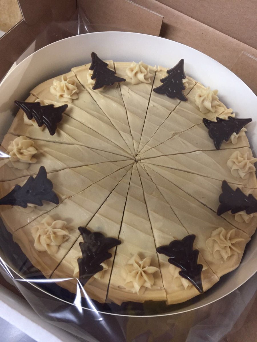 Christmas cakes at 
<a href="/BarnesFarmersMk/">BarnesFarmersMarket</a> today. See you there from 10am! Don't let the rain put you off #cakes #londonfarmers