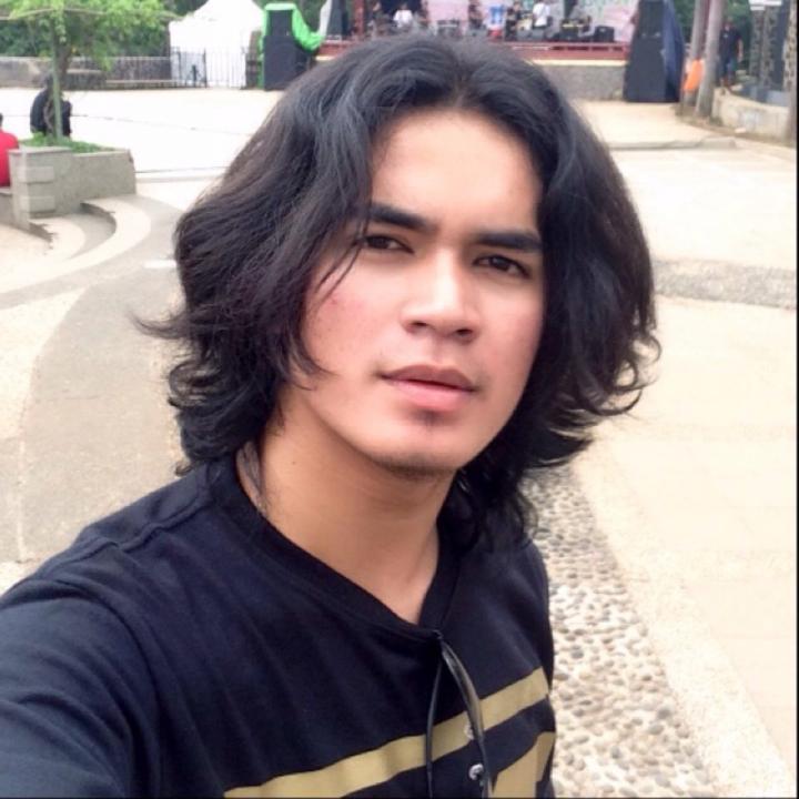 Come hangout with me on #BIGOLIVE. web.live.bigo.sg/2111861067_148…