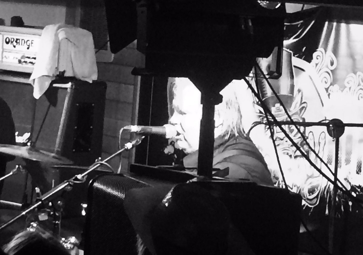 _timwiddowson's tweet photo. #SteamKittens #Ilson 1st live show for 21 years. Still got it!Tuck, Bill & Gav Ridiculously tight + superb bass-age from @CRAZYDIAMONDROX 💥🎸 https://t.co/ifHcJMy3bK