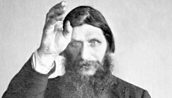 lesinrocks's tweet photo. Moine débauché, sorcier influent ou charlatan assoiffé de pouvoir… Pourquoi Raspoutine a-t-il été assassiné ? https://t.co/1EYINgzPlV https://t.co/XQAnrjm2Mb