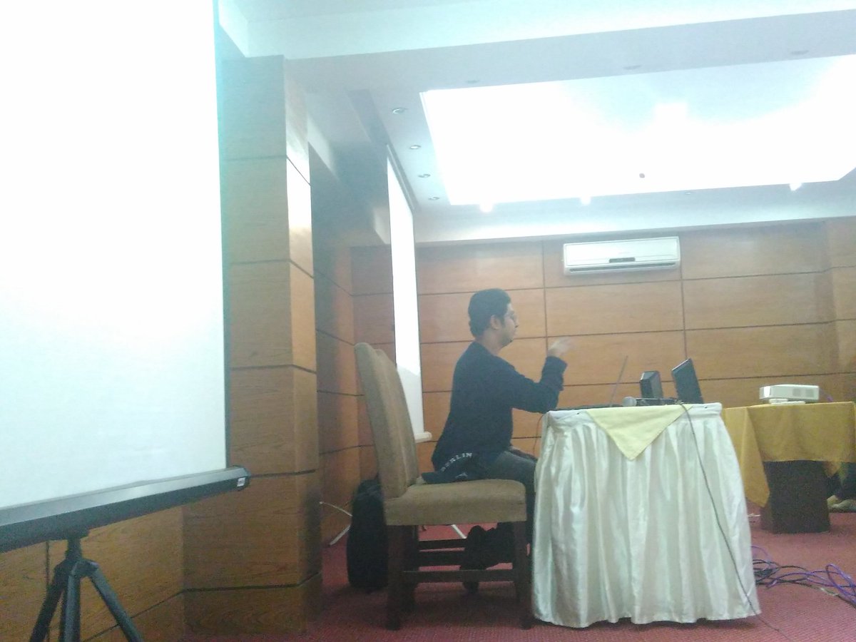 Salman_Desh's tweet image. WebVR@Dhaka; now session taking by @Z547Khalid .. #WebVRDhaka @mozTechSpeakers @MozLearn @MozParticipate @mozillareps