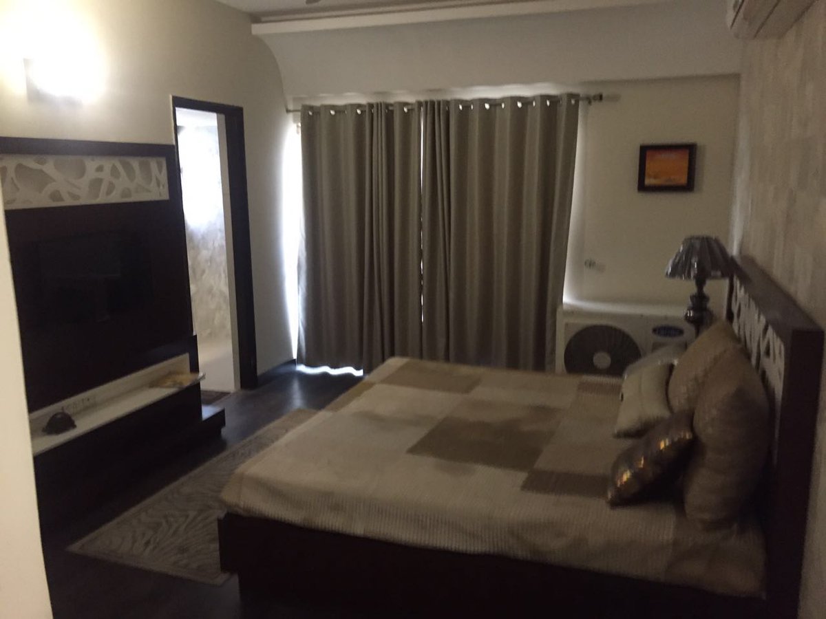 resaleflats's tweet photo. #ReadyToMoveFlat in #TheHydePark Sec-78 #Noida. 1465 Sq.Ft. 3 bhk, 3rd floor east facing with all amenities only 72 lac Call- 09910002144 https://t.co/usW7XCFymb