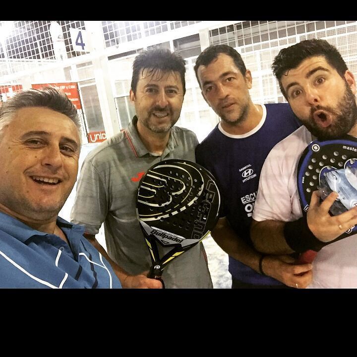 carlosbserrano's tweet photo. Partidazo de #padel de nivel con buenos amigos. #sport #murcia #padelzone #bullpadel https://t.co/ZYQHLZFaxS https://t.co/OVDOfiQ0B0