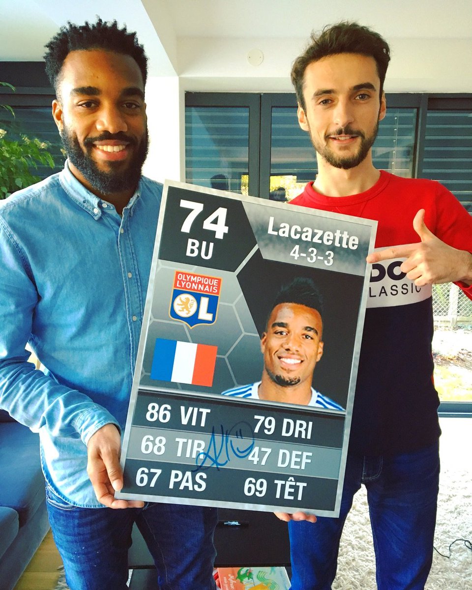 viinsky360's tweet photo. 🎅🎄🎁 RT &amp; follow @viinsky360 + @EA_FIFA_France pour avoir au pied de ton sapin cette carte FUT collector et dédicacée par Lacazette https://t.co/pPAmYETCZ3