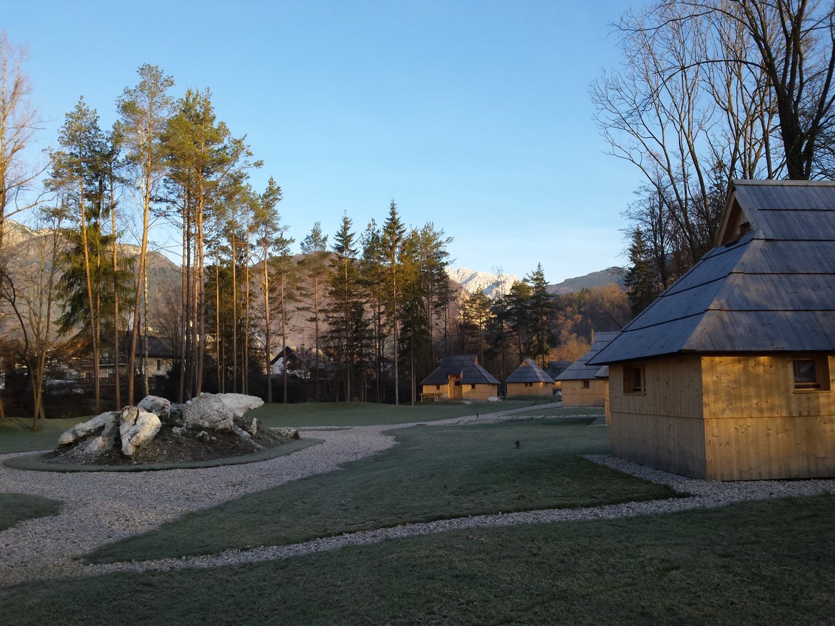 resort_eco's tweet photo. Good morning from Eco resort beneath Velika planina! #ecoresort #velikaplanina #beautifulmorning #kamnik #alps #ifeelsLOVEnia #nature https://t.co/piyKiwQClh