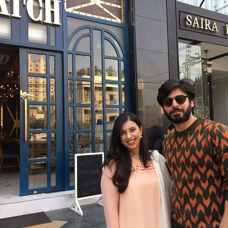ForeverFawadFan's tweet photo. #FawadKhan spotted at #CafeLatch π
@_fawadakhan_ https://t.co/ClOoToaxm3