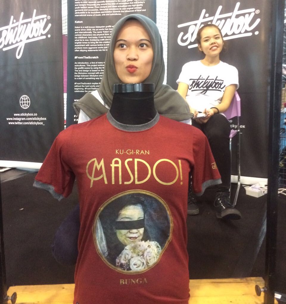 Ahmachann's tweet photo. Tengok apa ada dekat booth Stickybox 👀 #stickyboxXmasdo #GengPakMaon #amasdo https://t.co/Mx18WK0FhD