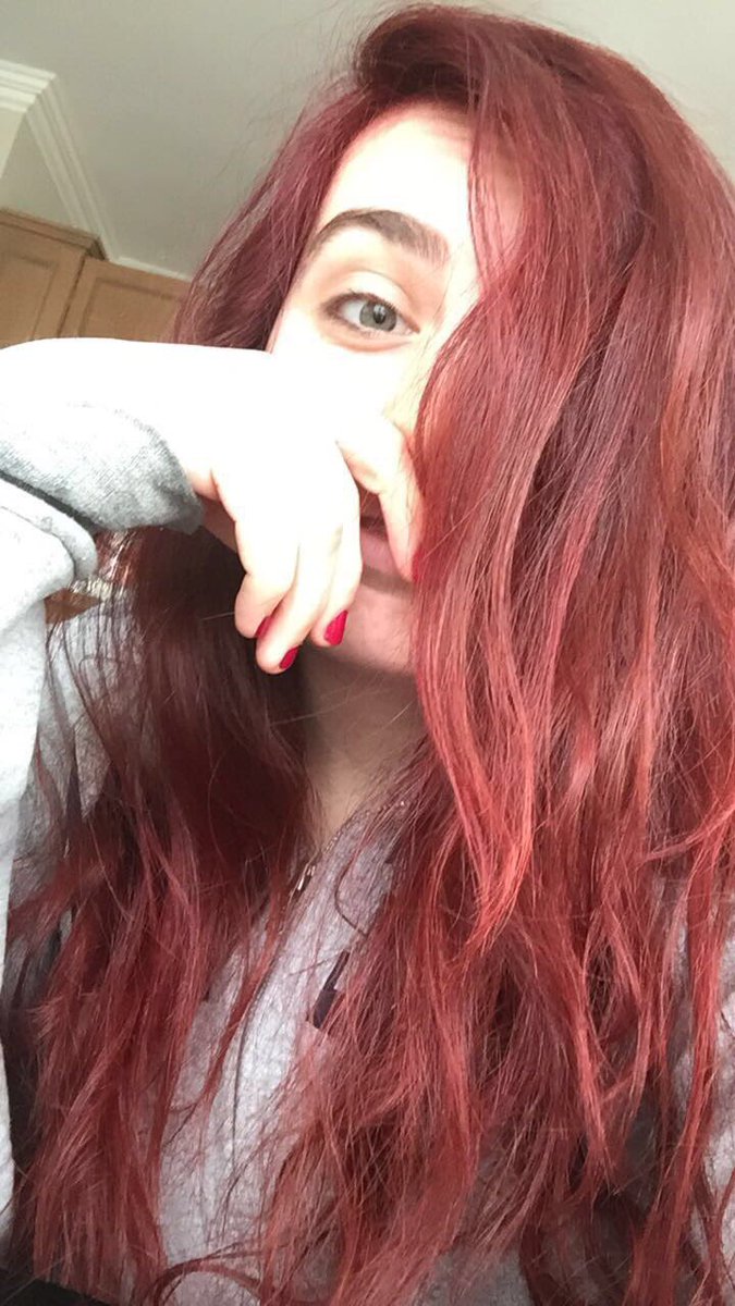 CimCroUpdates's tweet image. Pogodite čija je kosa crvena😏😍