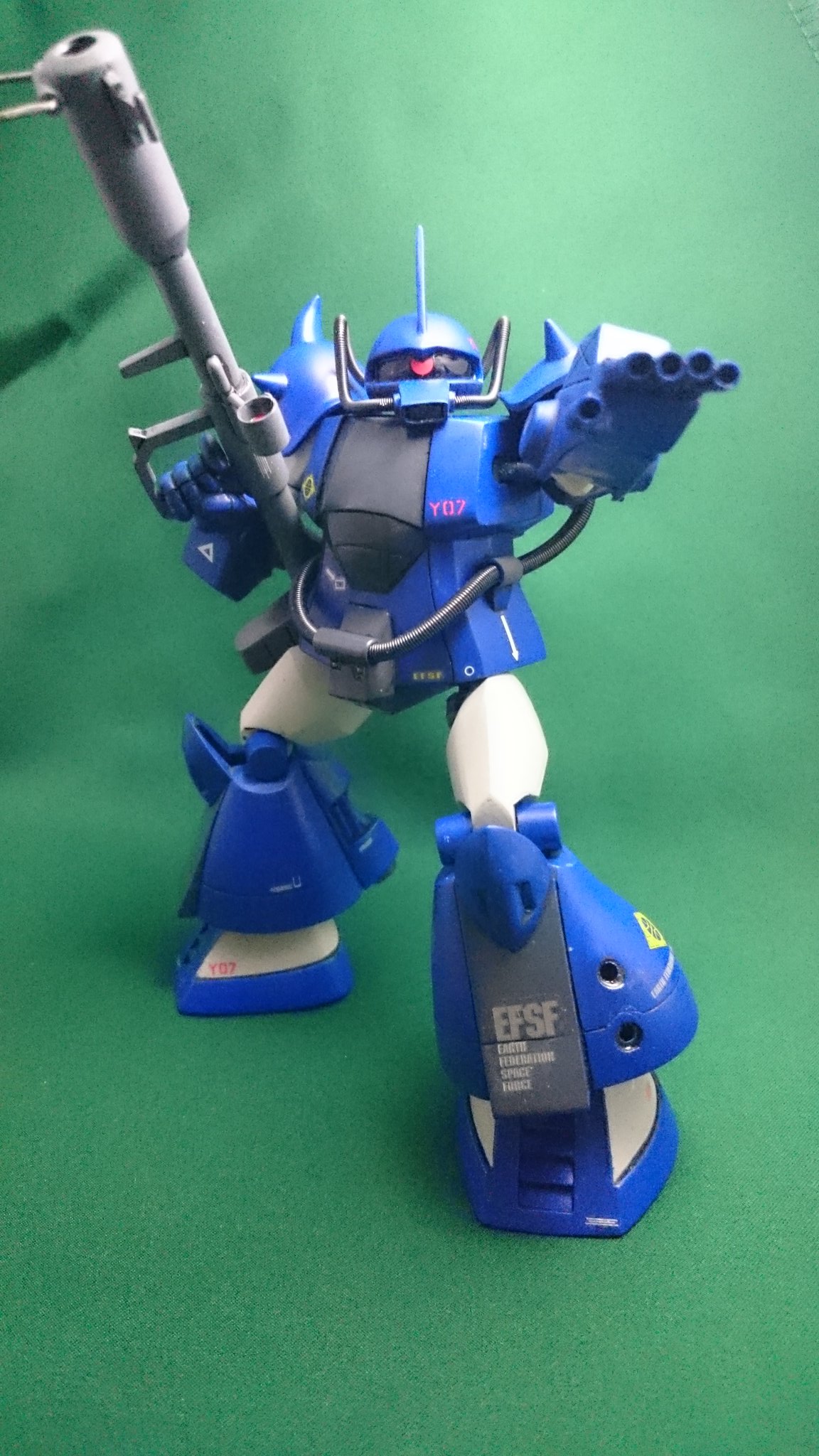 太黒竜 出来た グフ飛行試験型 ｚガンダム版 関節ポリパーツ化 脚付け根は引き出し式三重関節 足首のみボール パイプをスプリングに ノズルをすべて新造 あとは角と羽根を無くして新造 外形は股間部の大型化ぐらいで変わってない ジャイアント