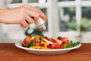 Makanan asin atau mengandung banyak garam memang perlu dibatasi konsumsinya. Sudah menjadi rahasia umum bila garam identik dgn hipertensi.