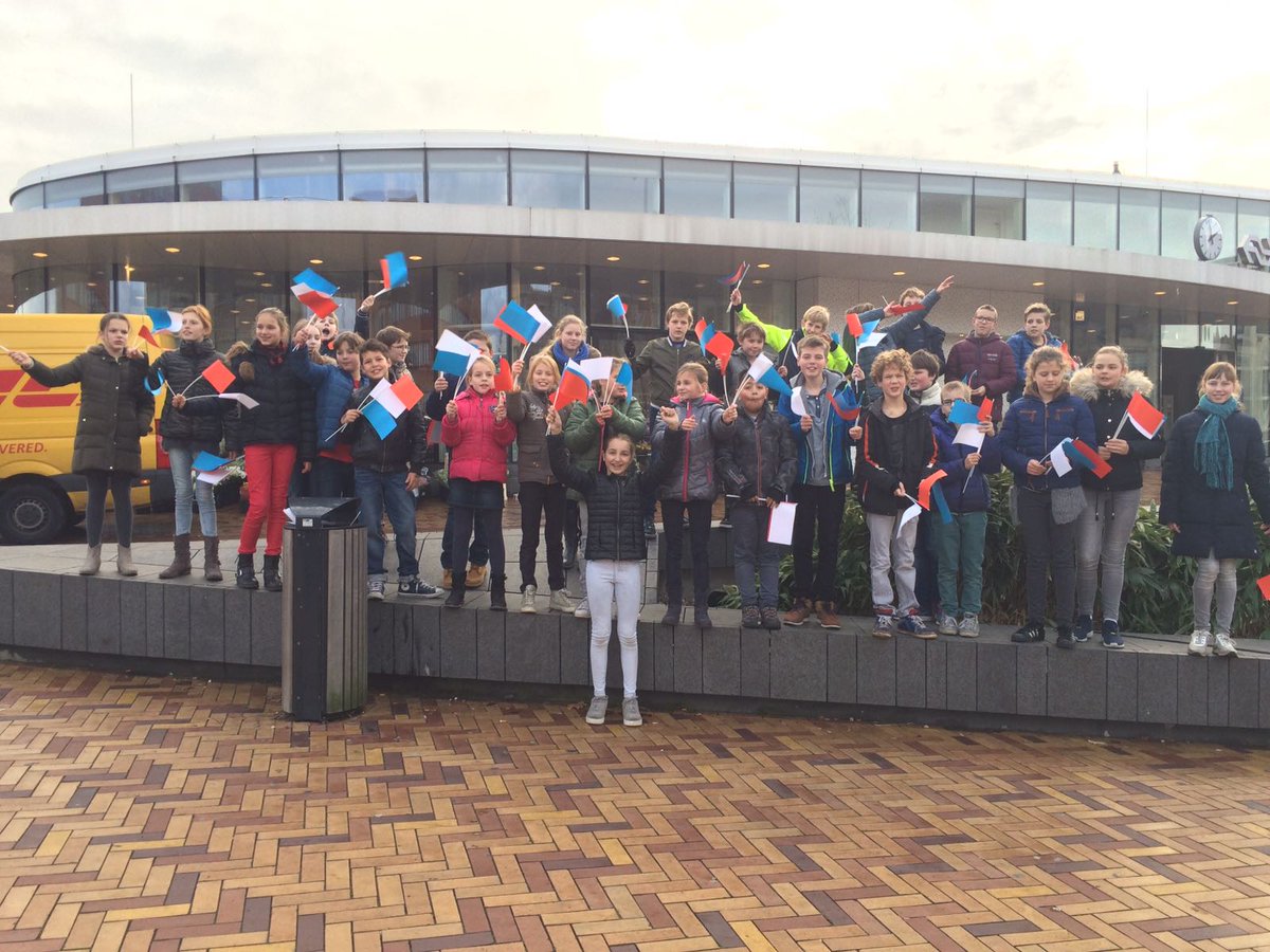 Groep 7/8 won gisteren een mooie prijs bij de ontwerpwedstrijd van #hermes #bravo #busvandetoekomst dagje #burgersbush