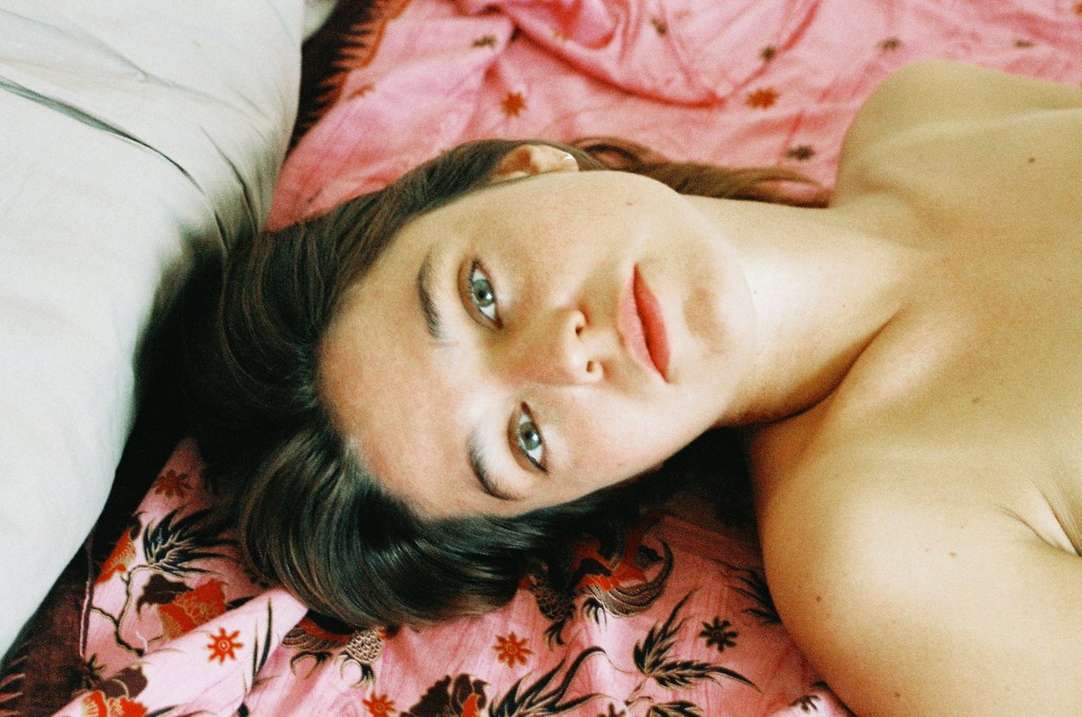 SJartoux's tweet photo. In my apartment with Juliette: https://t.co/Gf1kMKq5DO  #35mm #etsypreneur #photoshoot #photography #filmisnotdead #FashionPhotography #girl https://t.co/f96L9abI89