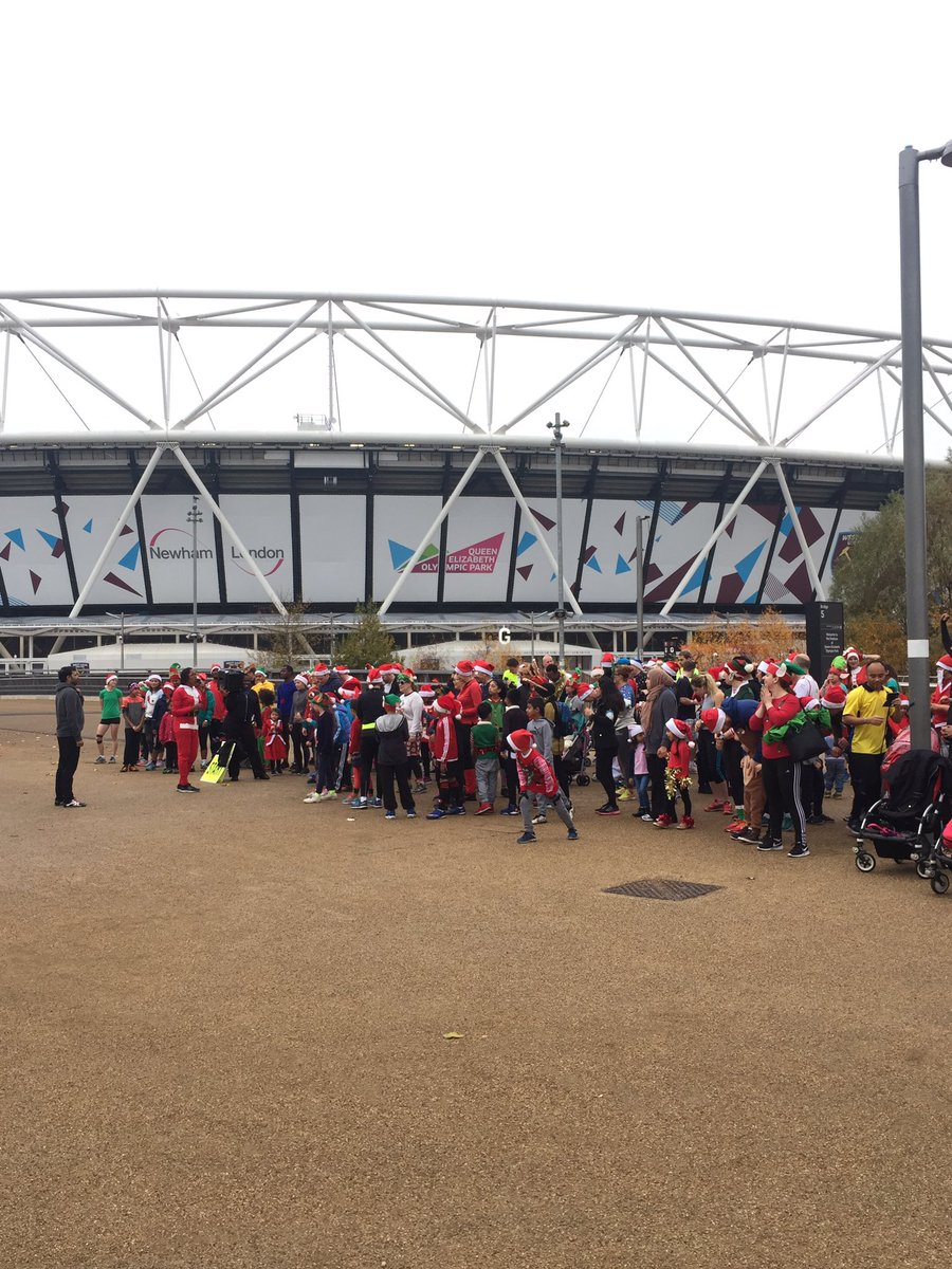 jalexzurita's tweet image. Final instructions, ready and off they go! #FestiveFunRun @noordinarypark by @activeNewham and @NewhamAthletics #MostActiveCity