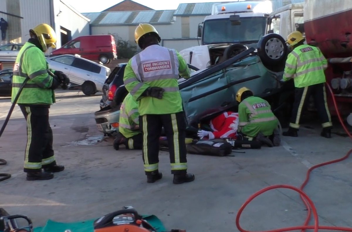 WestMidsFire's tweet image. BREAKING NEWS: 'Santa' in drink-drive drama - @SheldonFire Blue Watch come to his rescue in #MannequinChallenge wmfs.net/santa-drink-dr…
