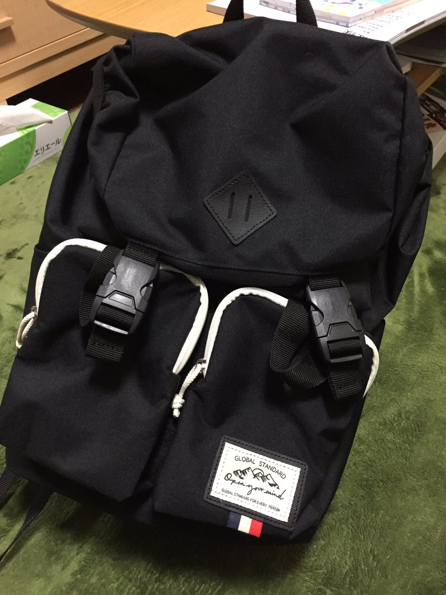 1130taba's tweet photo. しまむらで買ったリュックサイリウムマイク入れついてるww https://t.co/zC77L89zSl