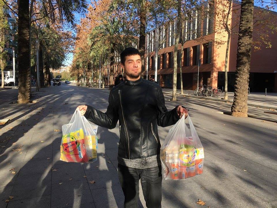 retrellokase's tweet photo. We have our supplies! @DavidStylo21 #indiedev #gamedev #ludumdare #EntiisPro #canjaumandreu https://t.co/pFg62BNM1e