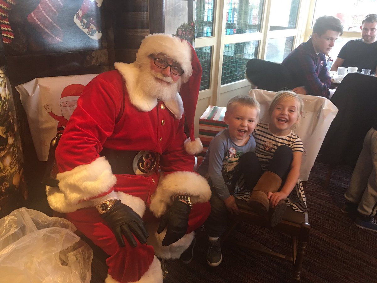 ChrisBurnham89's tweet photo. 🎅🏻Santa Claus is coming to town🎼 #WeAreSUGM #jimbebtley10 #spencergraydon https://t.co/poYdEReqid