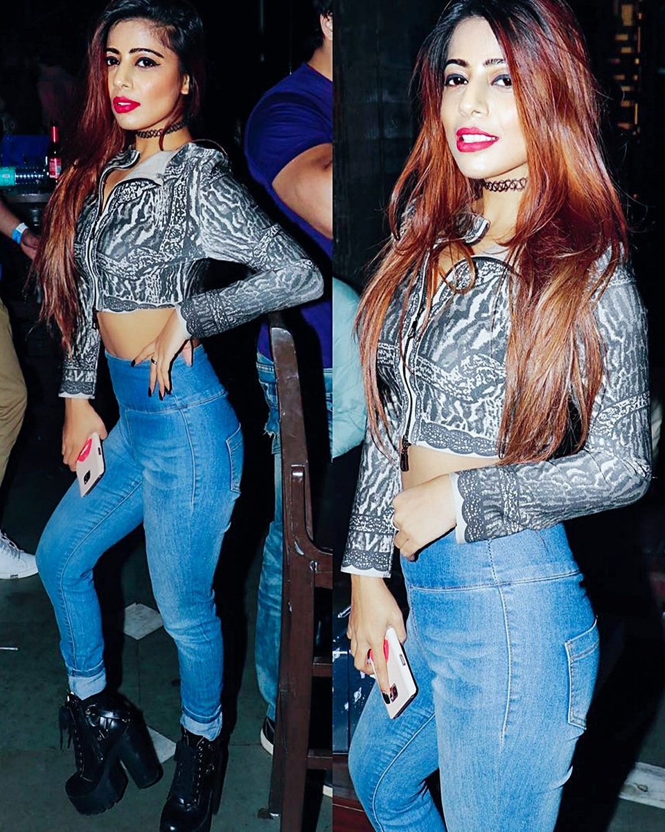 princessmeteor1's tweet image. With good Basics you'll have endless options...👑
Tap on d pic for the outfit details..
#Niharikaaagarwal #Princessmeteor