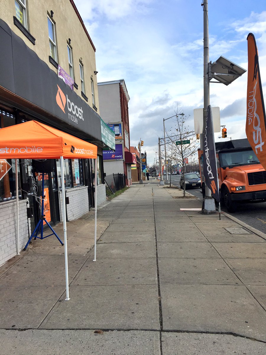 marco_Marceco's tweet photo. Armored truck ready at Crystal Clear Wireless 456 Springfield Ave! #boostmobile #crystalclearwireless #unlimited #freephone https://t.co/6X8QzyzVM1