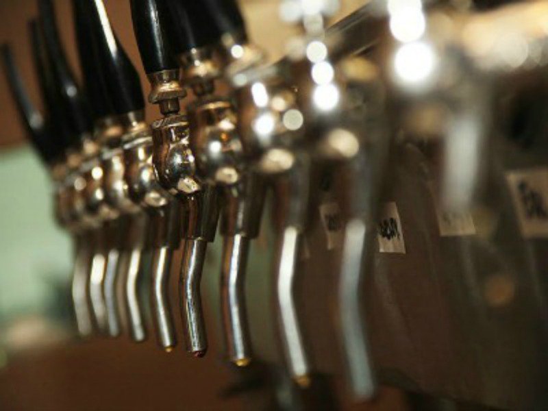 PuntoBiz's tweet photo. #Sobremesas Los 20 bares cerveceros que abrieron este año en Rosario https://t.co/3tNC5j5RTn https://t.co/REmcOy1Qhm