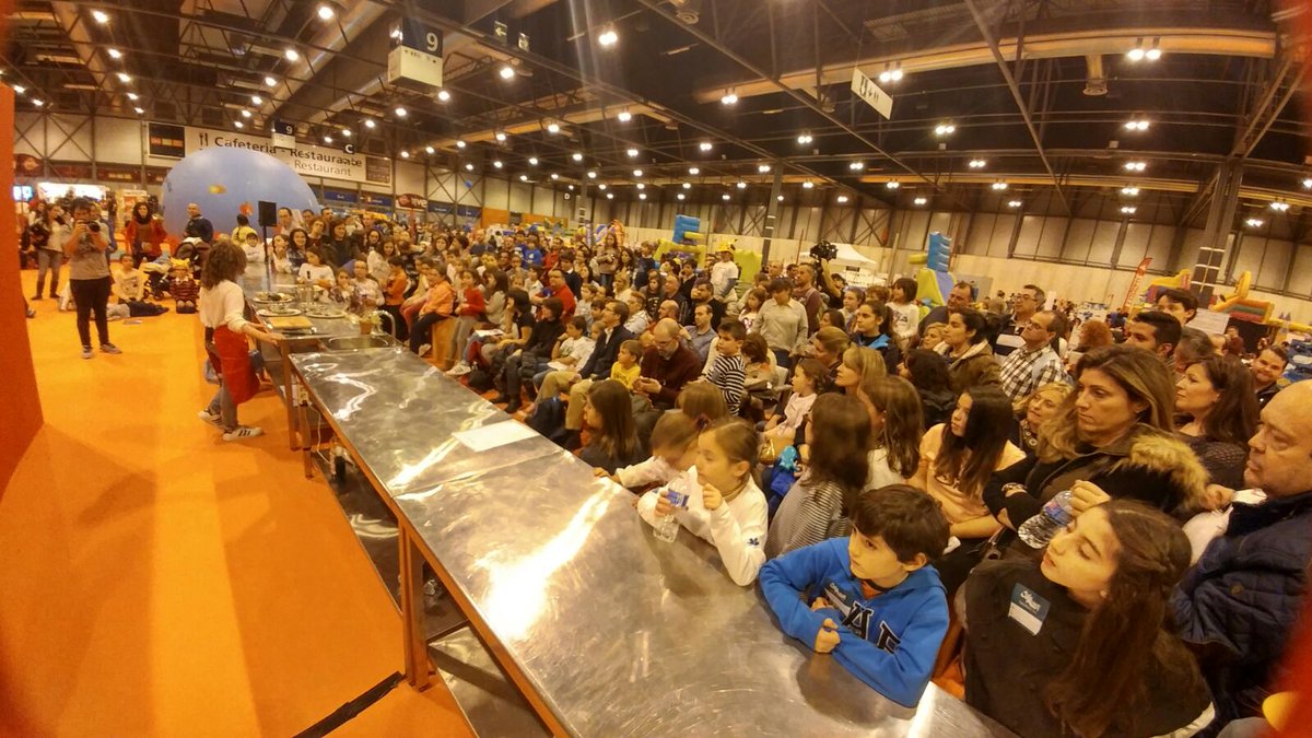 Empieza el show!!! Hoy sábado a las 17 h y 18.30 y mañana por la mañana más... #juvenalia#masterchefjunior #Madrid