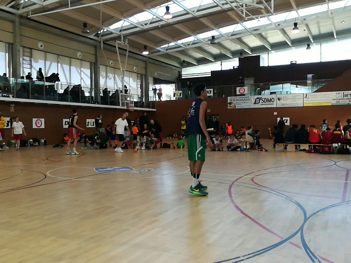 PedroCuesta14's tweet photo. Ya estamos en @3x3CAT @CBViladecavalls  con 3x3 @SercotelSports @sercotelhoteles preparando partido cuartos de final. https://t.co/CwsGngIG8G