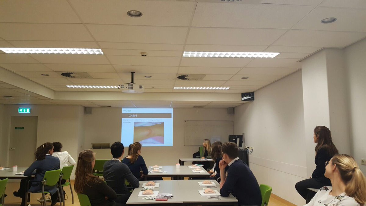 Edustitch's tweet image. Workshop #hechten @VCMSNederland #masteracademy in volle gang!