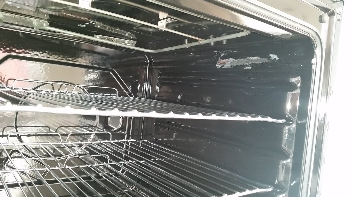 VickyOrrell's tweet image. @knowhowtohelp our cooker was delivered with damage inside exposing bare metal,told by Currys ok to use while we wait for exchange? True?