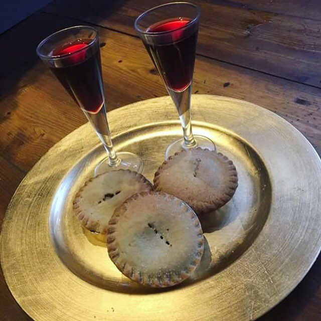 Head_Romance's tweet image. #Festive #ClientTreats #HairSalon #Havant #Chichester #LoveYourself #MulledWine #Sherry #MincePie #Christmas #HotChocolate