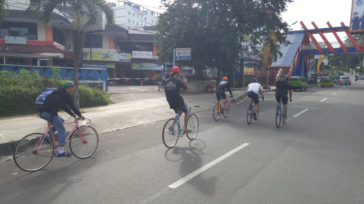 thrivinggood's tweet photo. Today's squad #CyclingOnWeekend β https://t.co/0k9Gua1moB