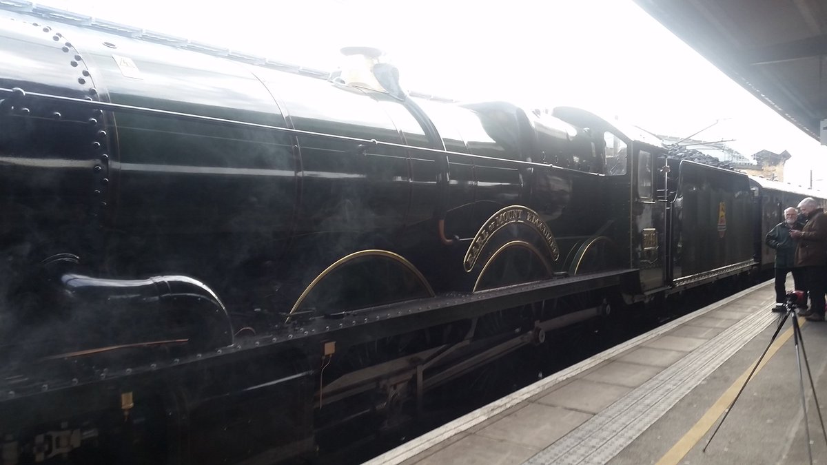 lizzyhux's tweet photo. @BobOsborne4 steam train at york station! https://t.co/Q9LK1PPvvx