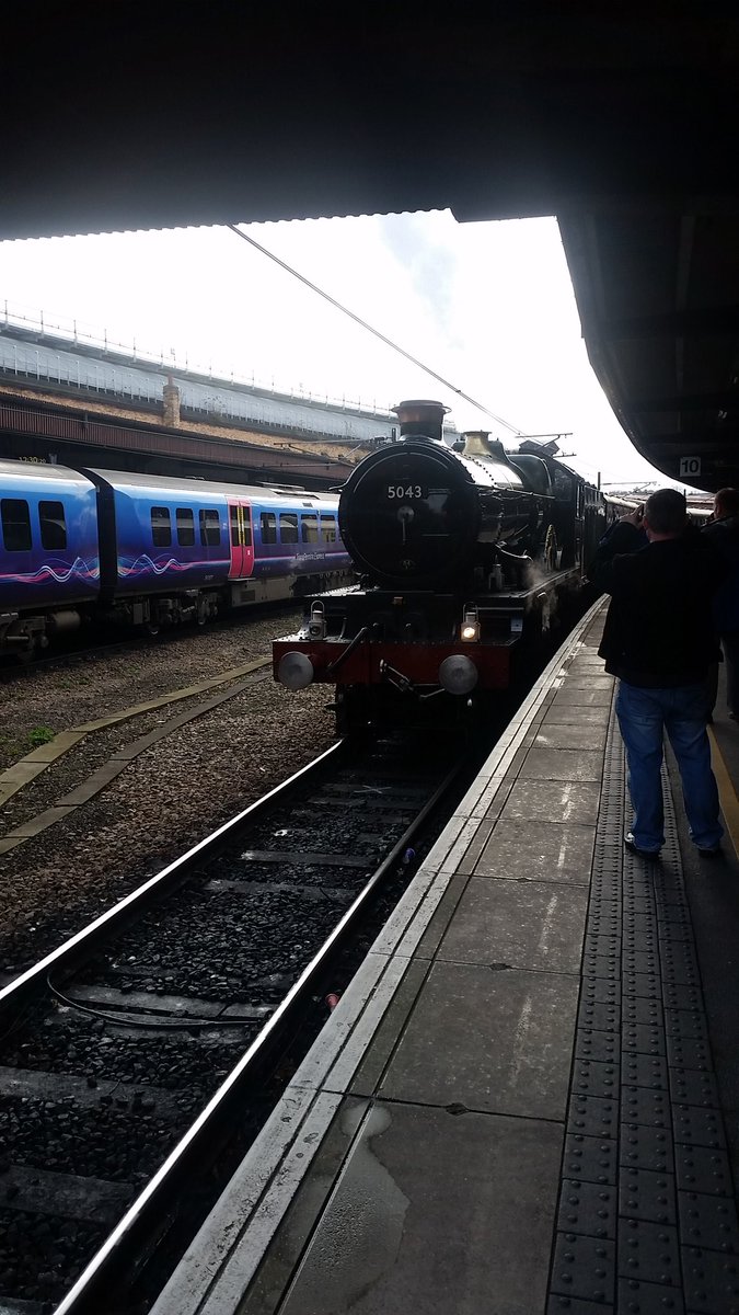 lizzyhux's tweet photo. @BobOsborne4 steam train at york station! https://t.co/Q9LK1PPvvx