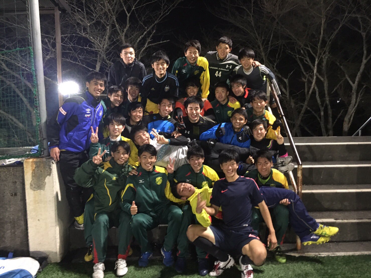 長倉 駿 静岡学園サッカー部を引退しました 6年間はあっという間でキツいことばかりが思い出いなりました笑 キツいことも最高の仲間たちと最高の後輩たちのおかげで乗り越えるとこができました 最後のpkありがとう笑 今までみんなありがとう T