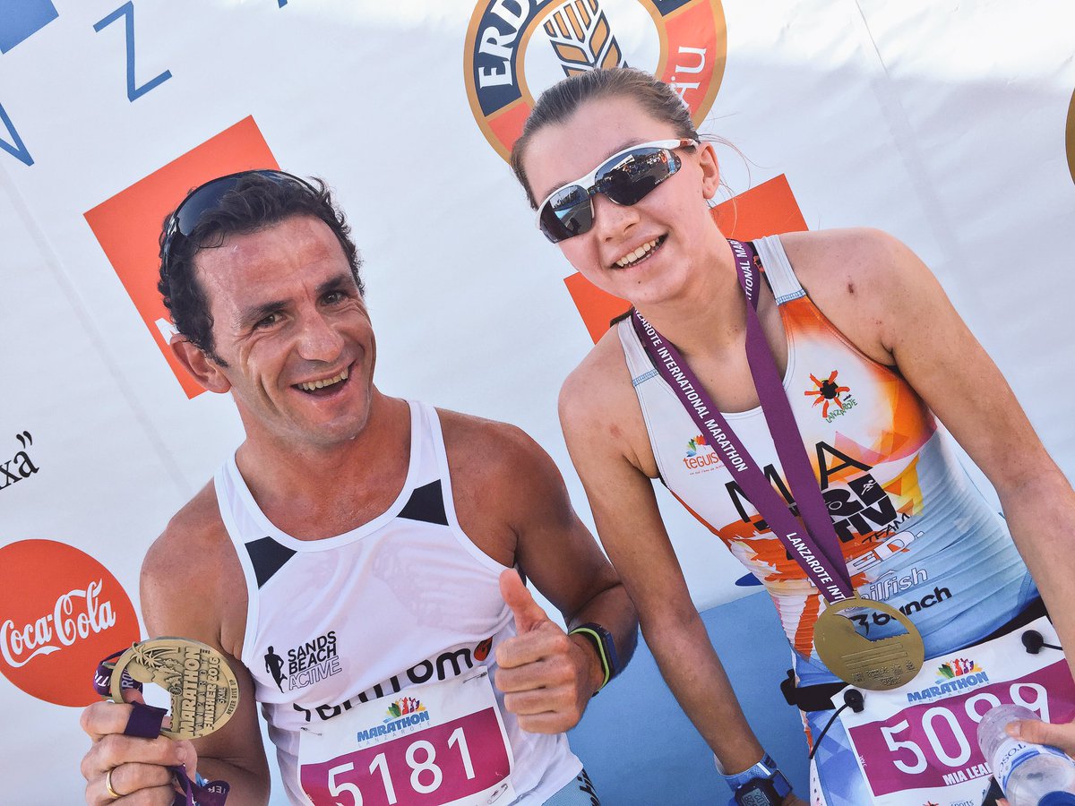 Últimos ganadores en la meta de #LanzaMarathon. Mia Leadbeater y <a href="/trientrenos/">Alejandro Santamaria</a> vencen en 5K. 

👏🏼👏🏼👏🏼 #NeverGiveUp