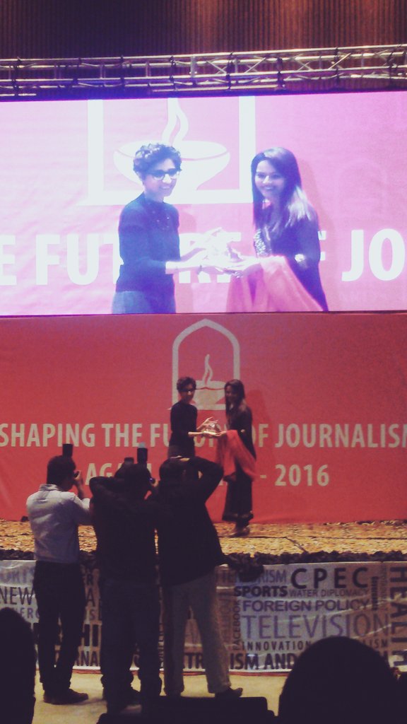 Samiha2800's tweet photo. Ayesha bakhsh receives her Agahi award for her respected contribution towards media affairs #agahiawards  #AA2016 https://t.co/Hh8nk0bLG7