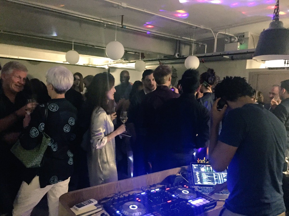 It's poppin' in #syp tonight as we say farewell to Jules of <a href="/HongKong_CM/">CreativeMornings/HK</a> #cowork #coparty