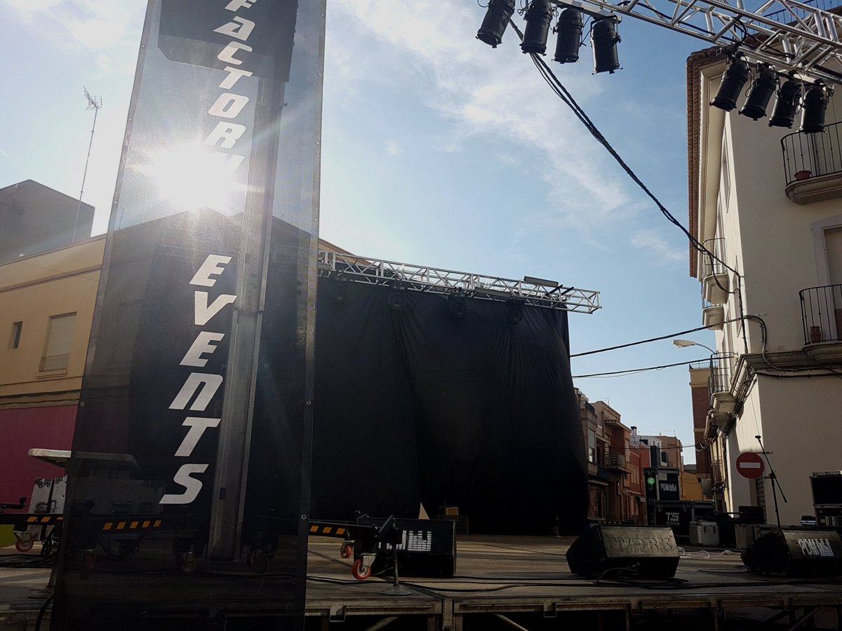 Esta mañana ya estaba preparado el escenario para la gran fiesta de hoy I Food and Trucks Moncofa <a href="/mediterraneoenv/">Mediterráneo en Vivo</a> #moncofa <a href="/turcastellon/">Turismo de Castellón</a>