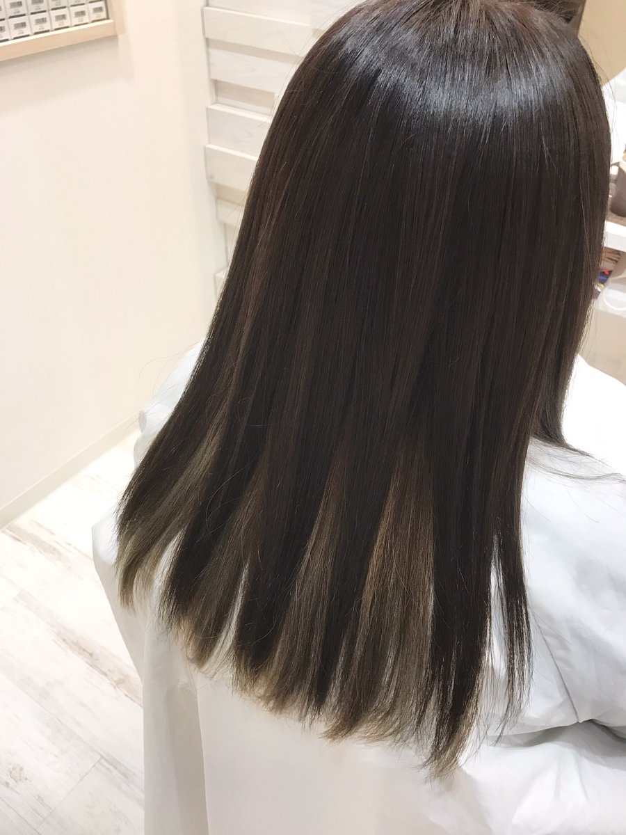 Banshige Kreva Hair در توییتر 黒染めからのインナーカラー 複雑過ぎて久々に疲れた 何回かブリーチでグラデーションしてからの プラチナアッシュとかいうやつにしてからの 黒染めからの ムラ直ししてのインナーカラー しかもブリーチと黒染めは自分がやって