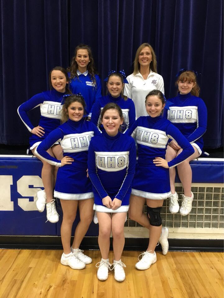 HHSSpirit_'s tweet photo. Hamilton Cheerleaders 💙🎉 https://t.co/Z6Zp0R5Sgx
