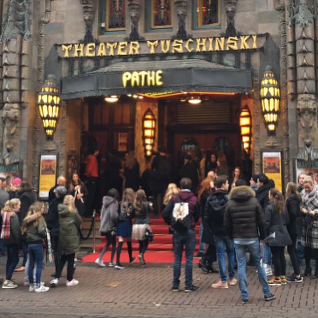 Vandaag de rode loper première in Tuschinski