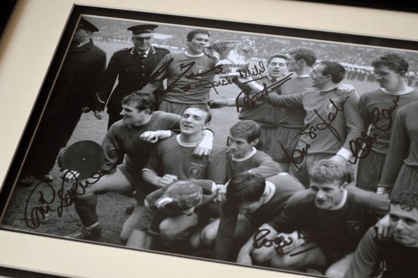 RetroSignings's tweet image. High quality frame✅
8 legend signatures ✅
Engraved plaque✅
Certified✅
Guaranteed✅
#LFC #History #facup 

retrosignings.com/product/1965