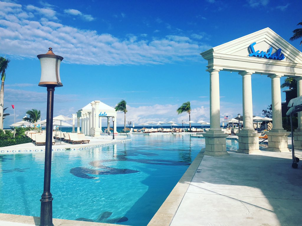 WithElaina's tweet photo. Final day in paradise!! What should we do today at @sandalsresorts now that the sun is out?? 🌞 #sandalsAllAccess #sbts2016 https://t.co/HKSESuee7a