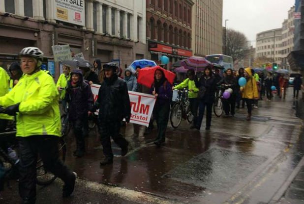 BristolLive's tweet photo. Civic and religious leaders - and even the vice Lord Lt of Bristol - joined #HumanRightsDay march on refugees
More: https://t.co/wmKgp3uZSk https://t.co/gCPDeWsxfl