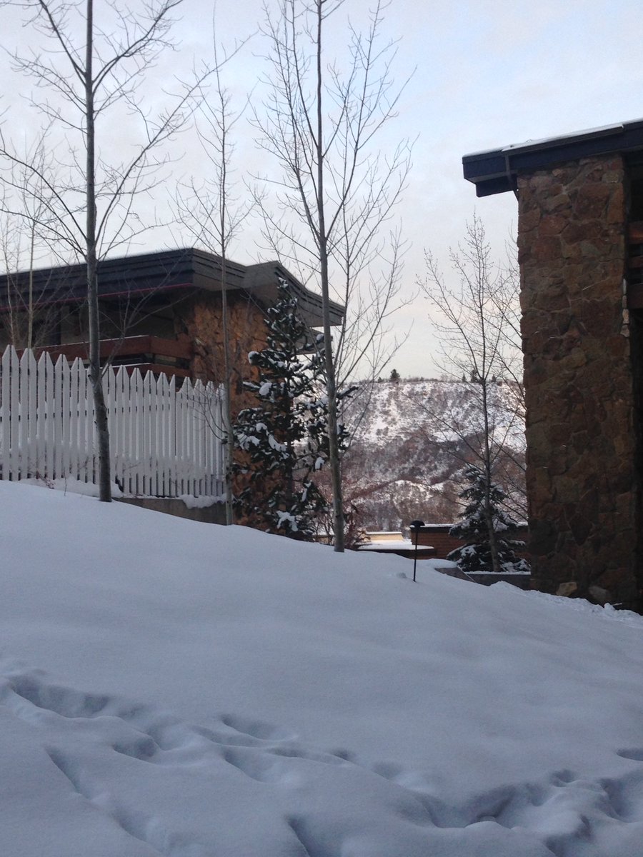 TSBOandM's tweet photo. View from our hotel in Snowmass. More snow expected this afternoon! https://t.co/QOYDK3Ytum