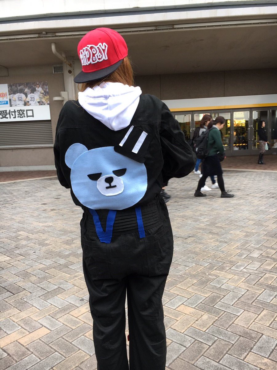 14t_b's tweet photo. あー明日5人揃ったBIGBANGが見れる
最後の日...
金曜日も参戦したけど声を聞かせてのとこで泣いてしまった
明日は遠いとこからやけど大声出す！！
参戦する人最高なライブにしましょ！！
もし見かけたら声かけてください！！
#bigbang 
#ビッペン https://t.co/oVcSBsfaup