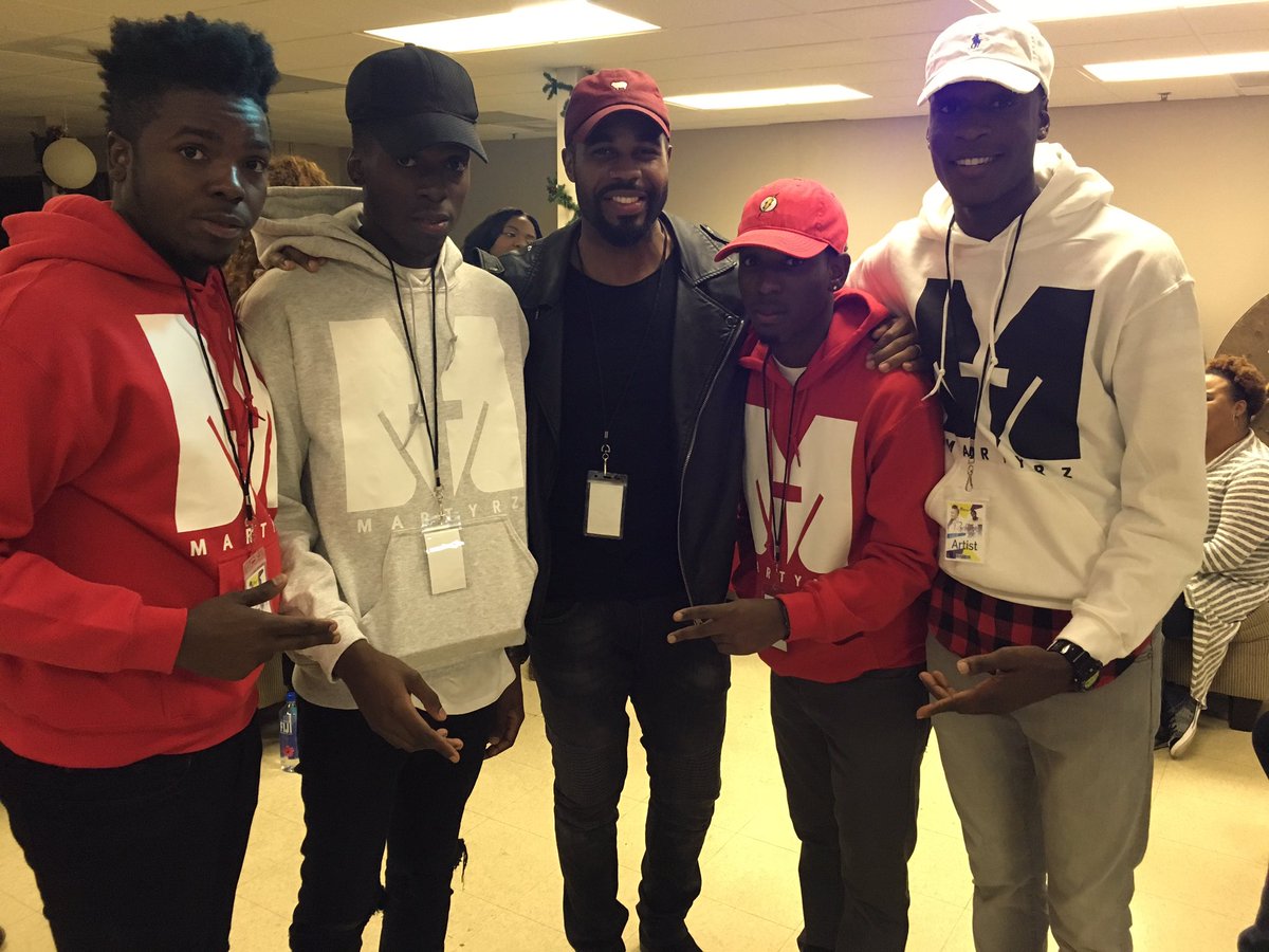 TeamMartyrz's tweet photo. Had the privilege of meeting this awesome man of God , hopefully we cross paths one day again #Recharge2016 @wordsbyezekiel https://t.co/ryGLmHLrbP
