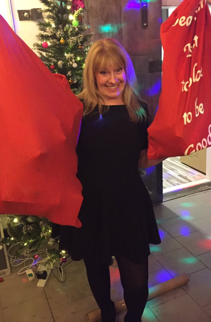 DeasilArt's tweet photo. We had a ball last night! @imaginateonline @TheWarehouse44 @MediaBeardTweet #loveleam #loveChristmas https://t.co/7vZD9U5hnP