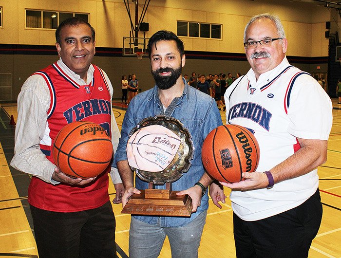 VernonNews's tweet photo. Hoops help charities: The second annual Greater Vernon Alumni Basketball Tournament is Dec. 26 and 27 at Vernon… https://t.co/oAocBcxKAA https://t.co/M2irW1q2SQ